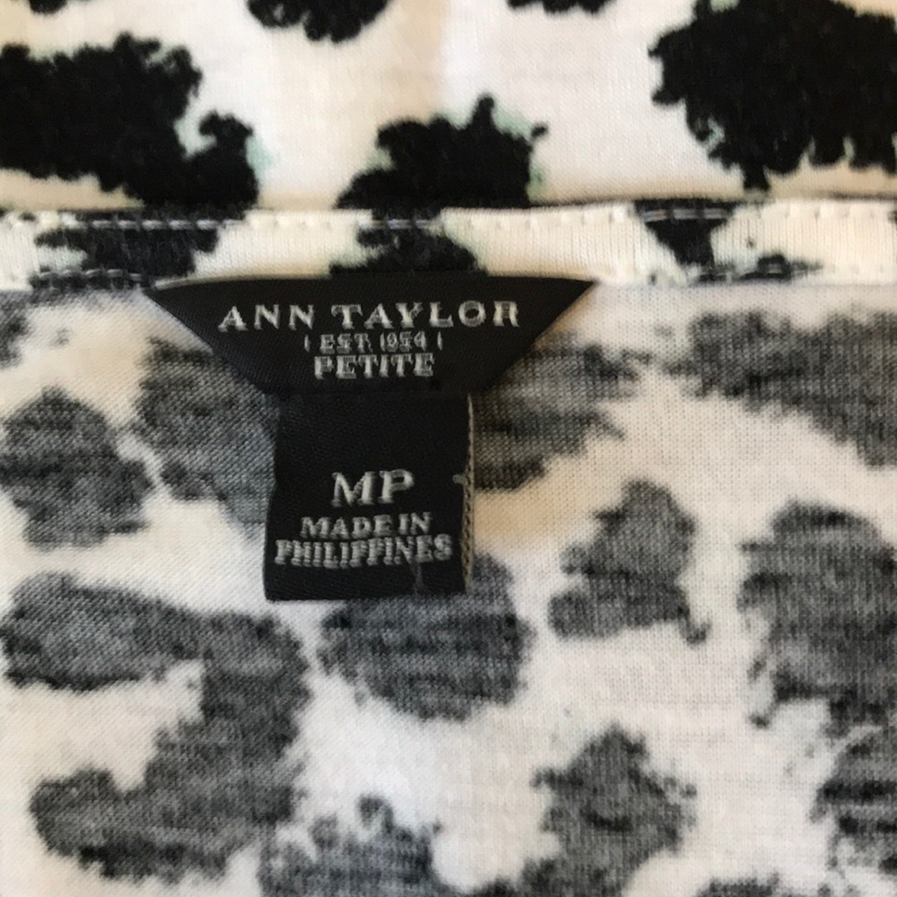 ❎DONATED❎ Ann Taylor Ruched Sleeveless Tank Petite - Picture 5 of 7